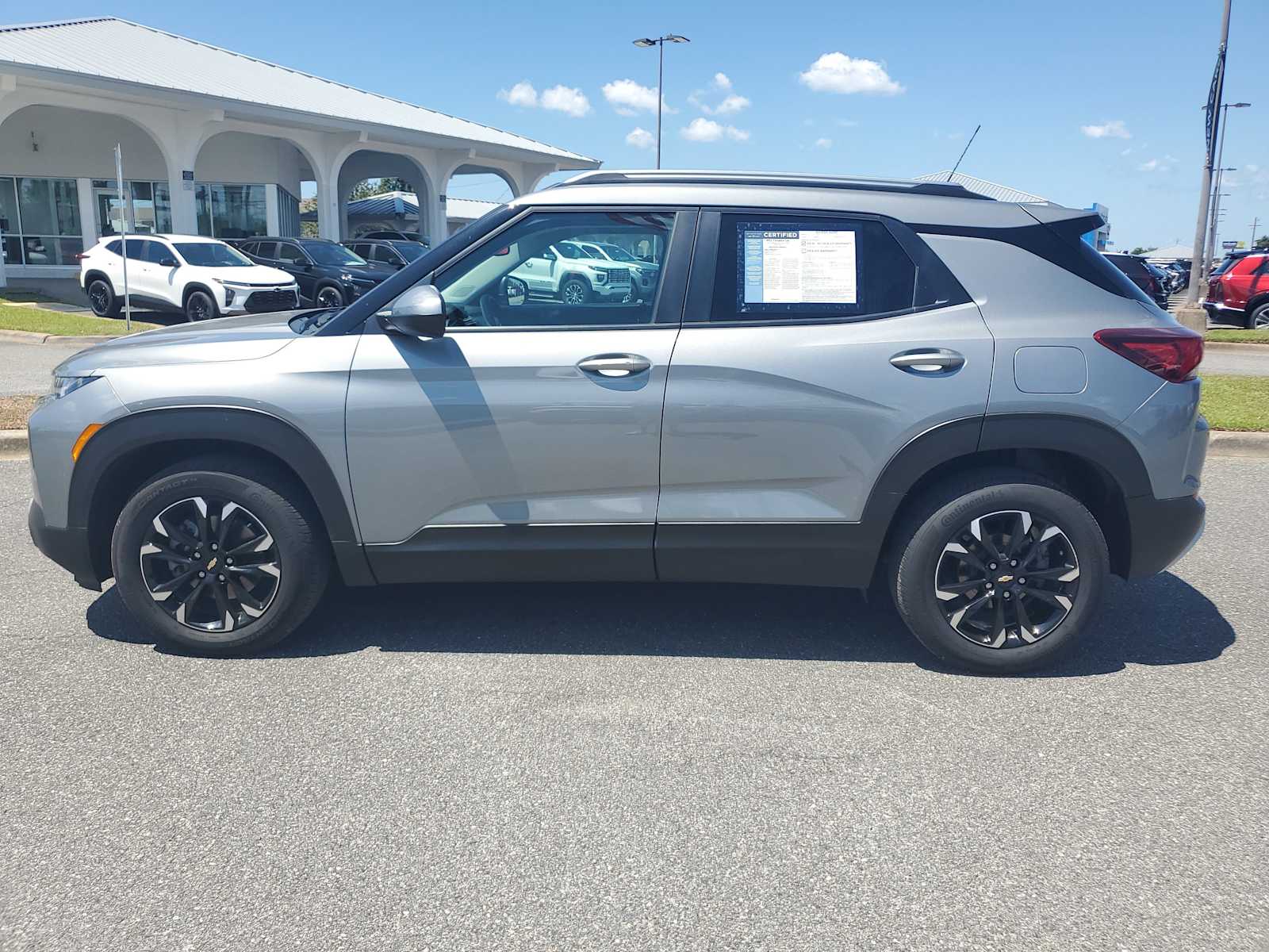 2023 Chevrolet Trailblazer LT photo 2
