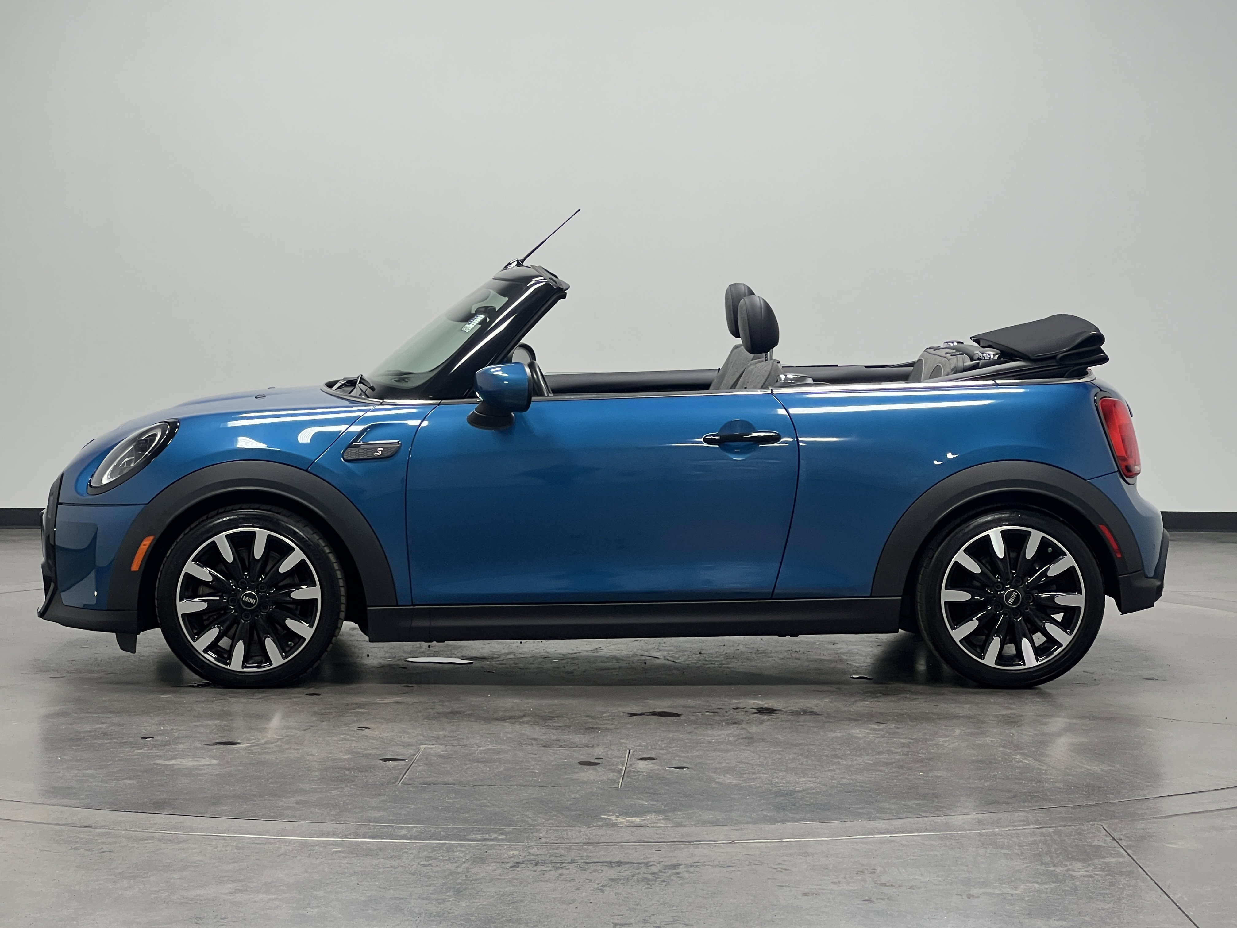 2023 Mini Cooper Convertible S photo 4