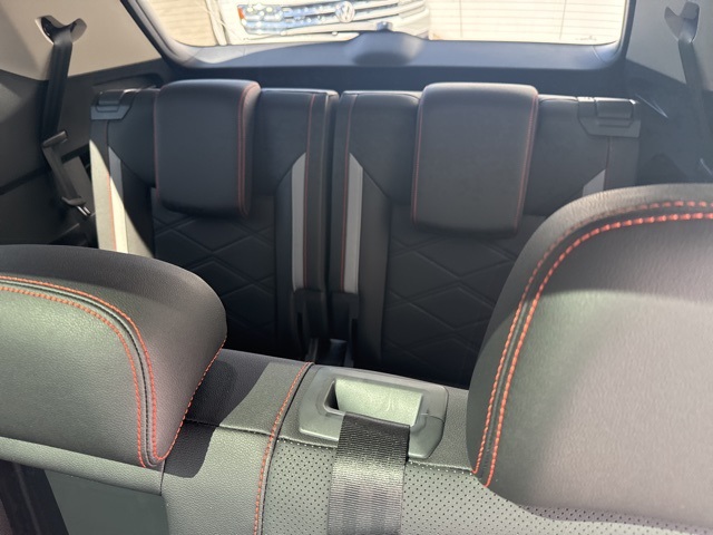 2025 Volkswagen Atlas Peak Edition SE photo 10