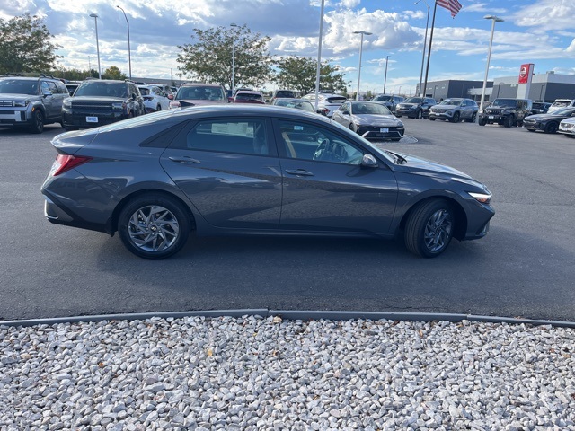 2025 Hyundai Elantra Blue SEL Sport photo 6