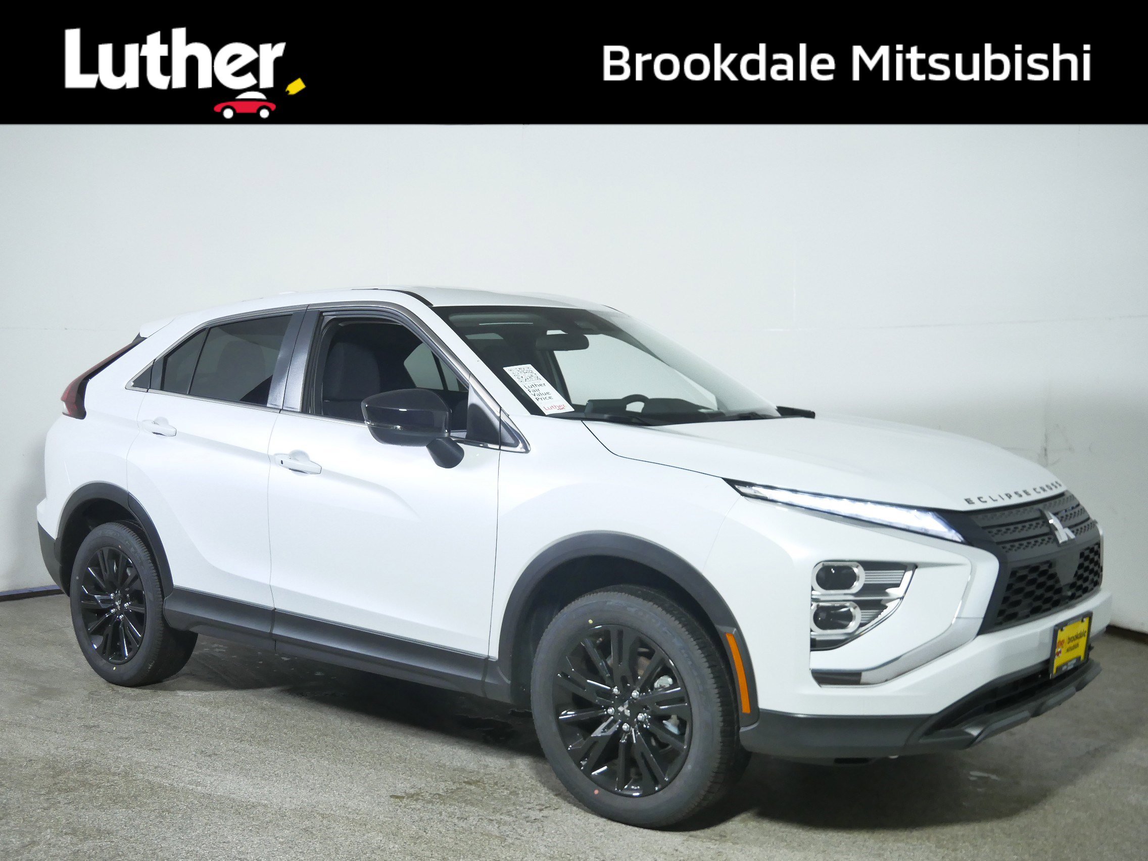 2025 Mitsubishi Eclipse Cross LE's photo