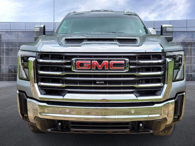 2025 Gmc Sierra HD SLT photo 2