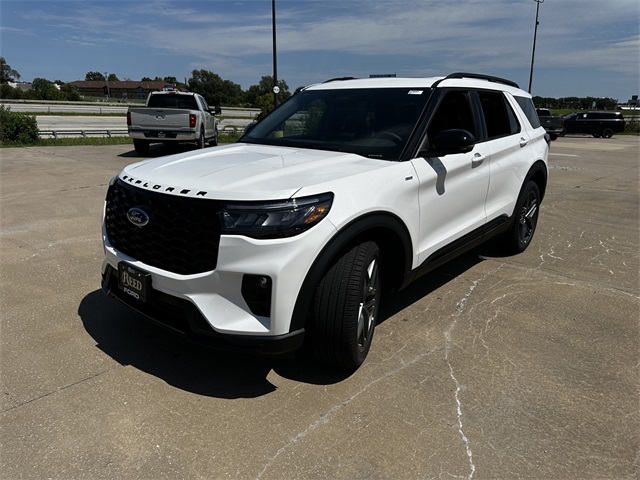 2025 Ford Explorer ST-Line photo 4