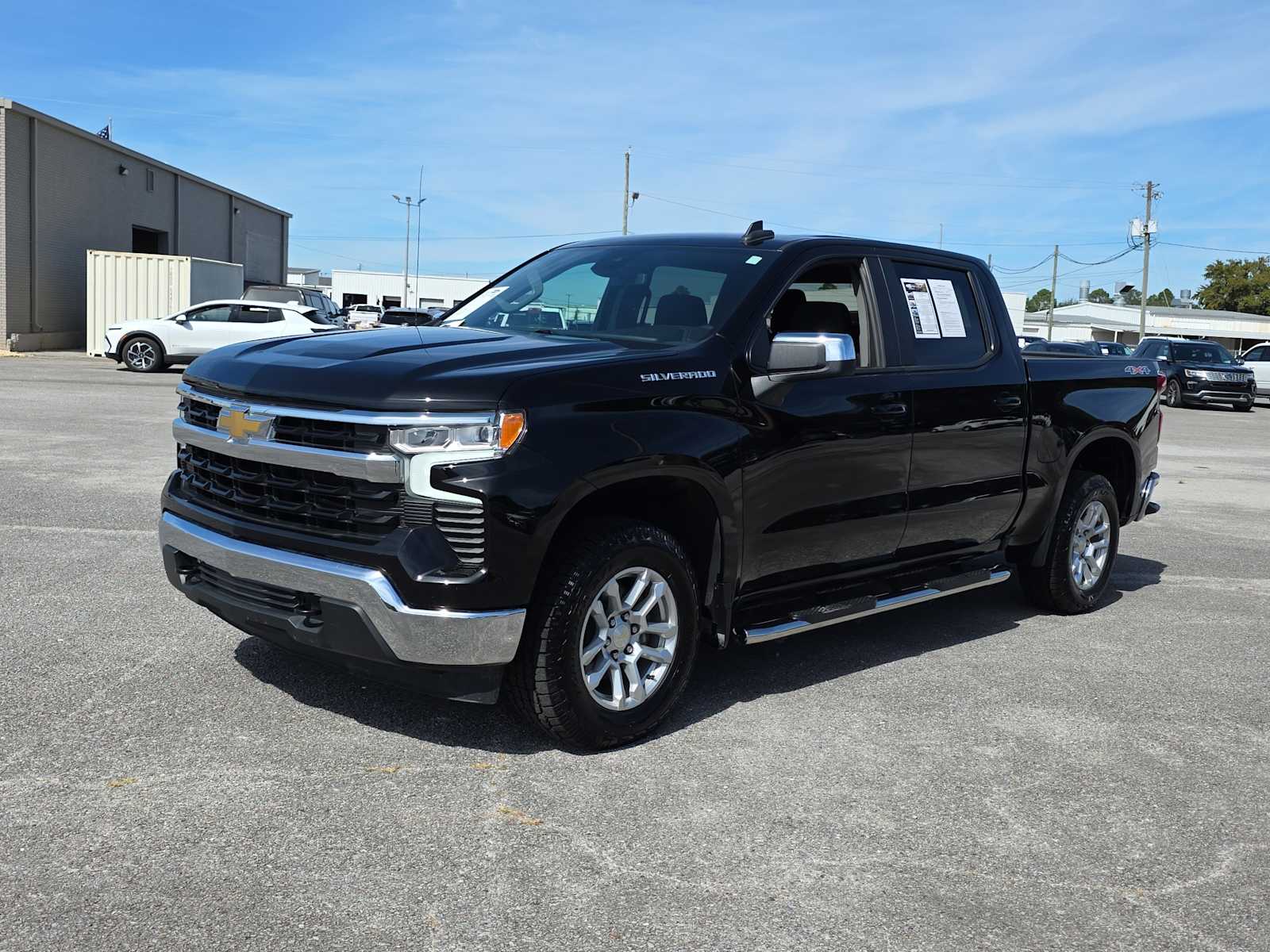 2022 Chevrolet Silverado 1500 LT photo 3