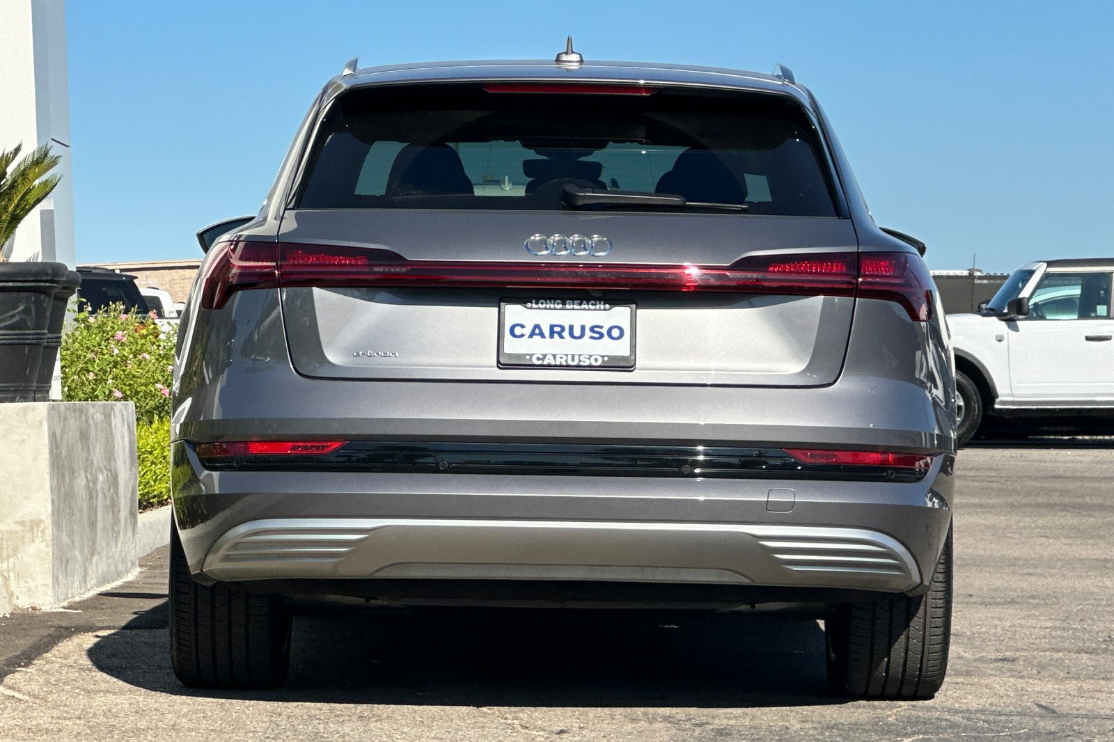 2019 Audi e-tron Prestige photo 4