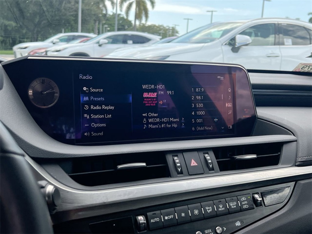 2019 Lexus ES 350 photo 13