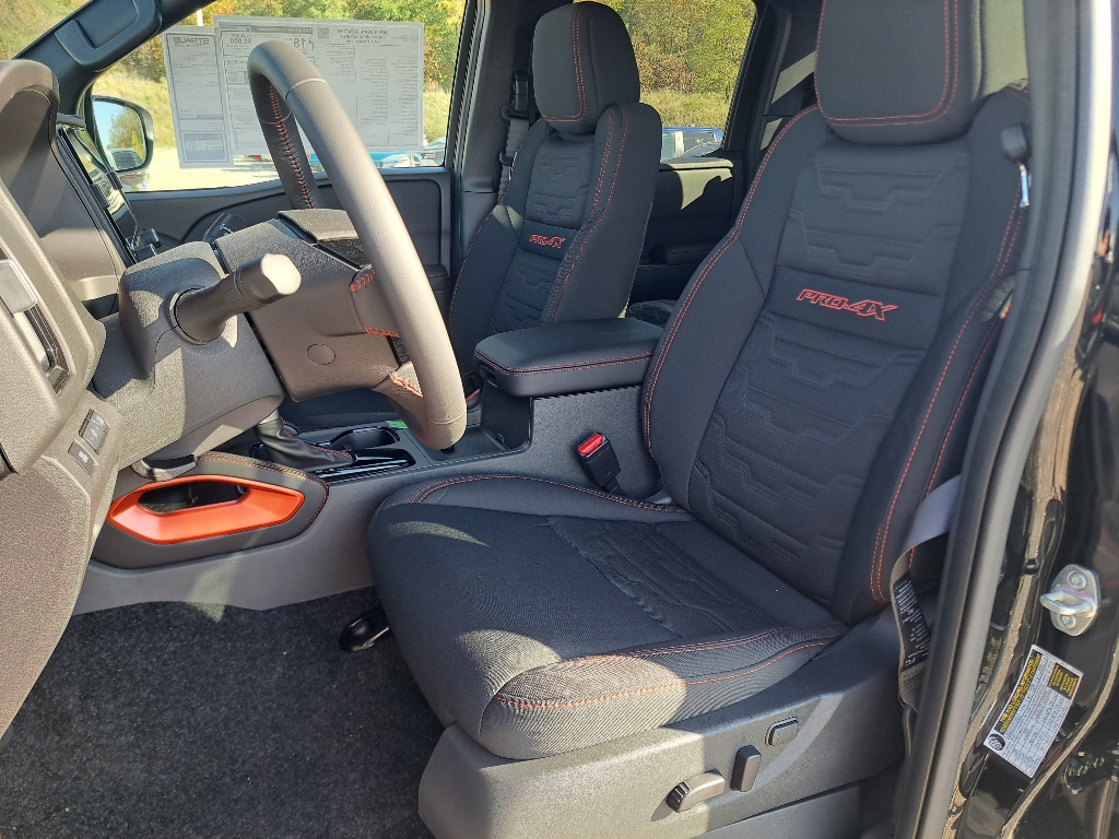 2025 Nissan Frontier PRO-4X photo 4