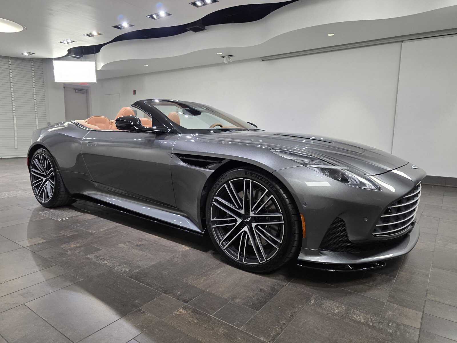 2025 Aston Martin DB12 Base's photo