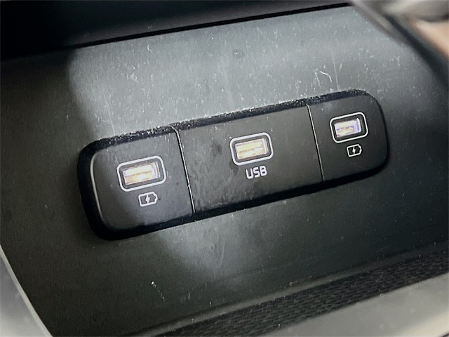 2024 Kia Carnival LX photo 18
