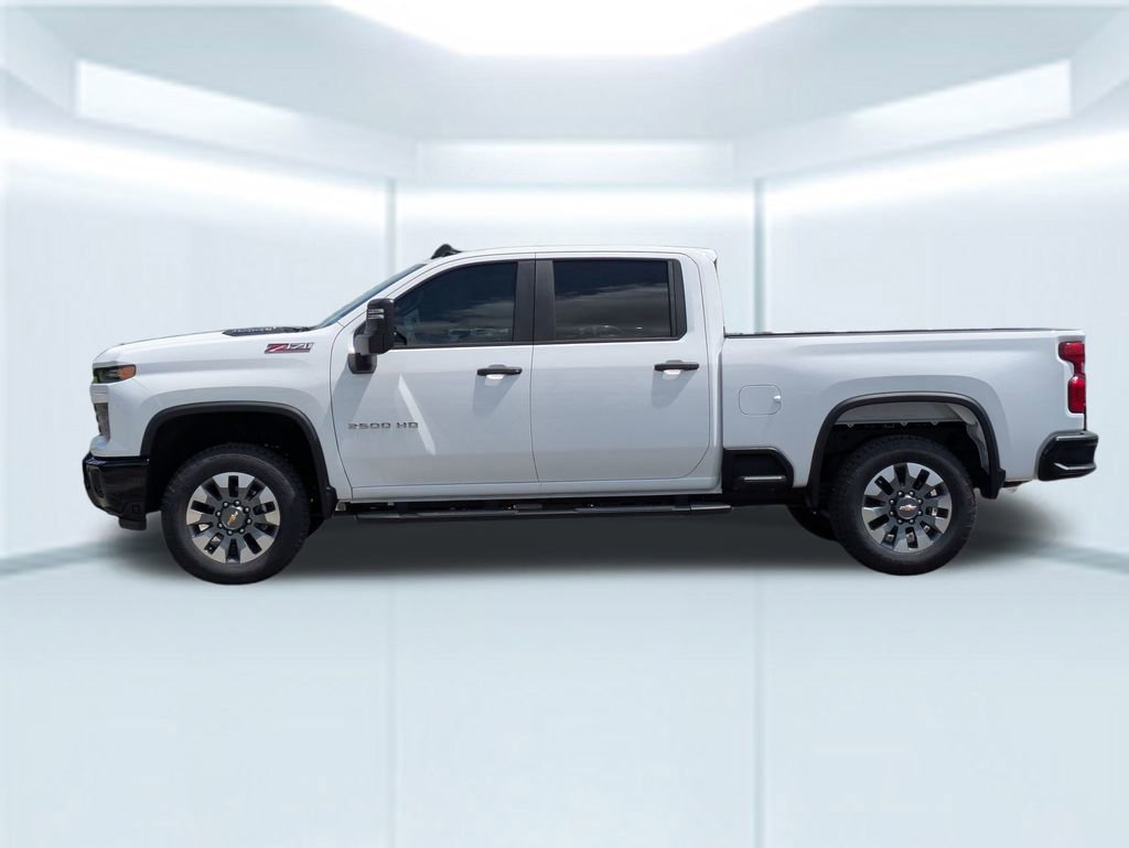 2025 Chevrolet Silverado 2500HD Custom photo 2