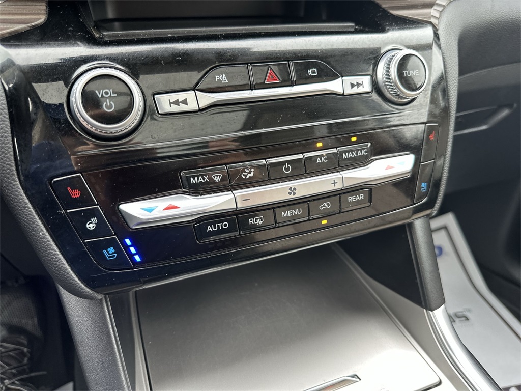 2022 Ford Explorer Limited photo 19