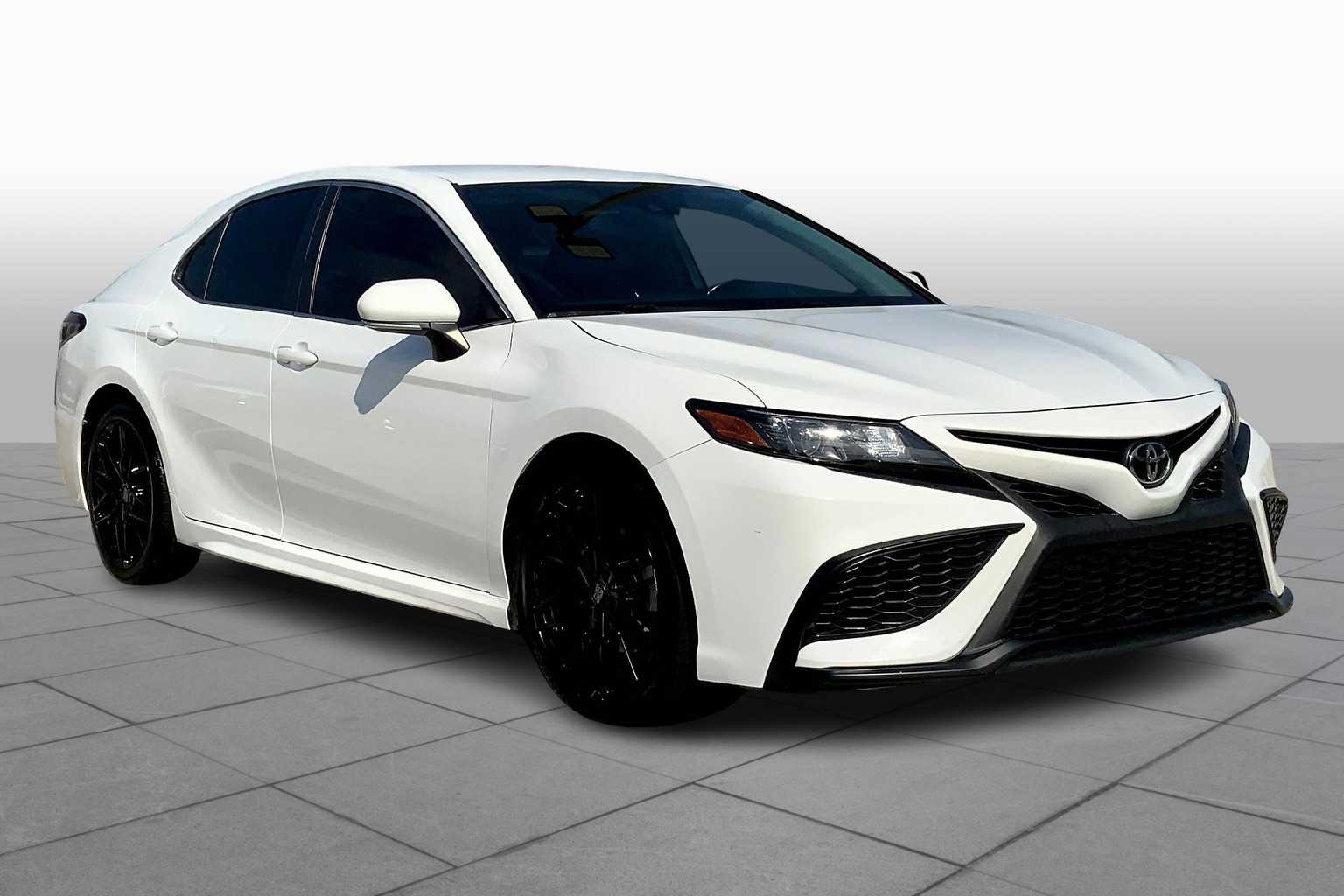 2022 Toyota Camry SE photo 2