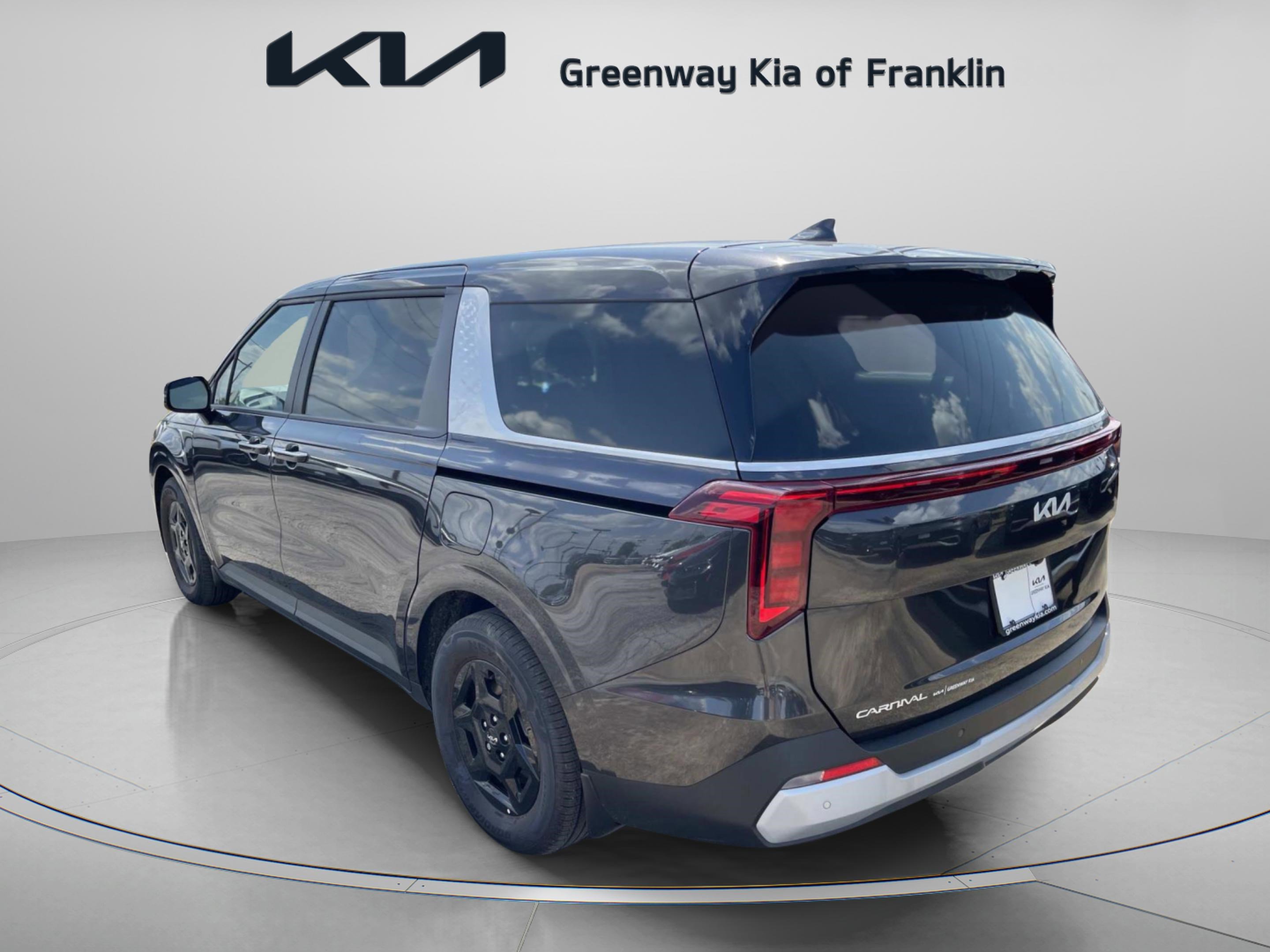 2025 Kia Carnival LXS photo 5