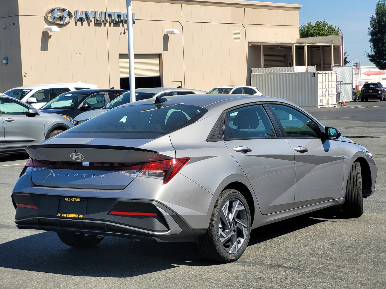 2025 Hyundai Elantra SEL Sport photo 3