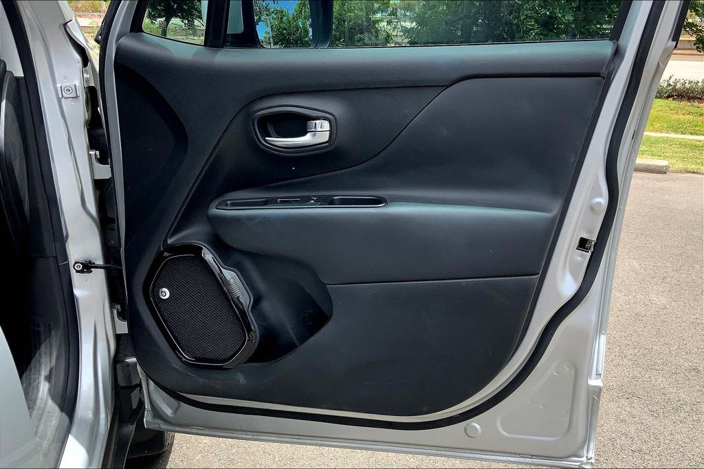 2017 Jeep Renegade Latitude North Edition photo 22