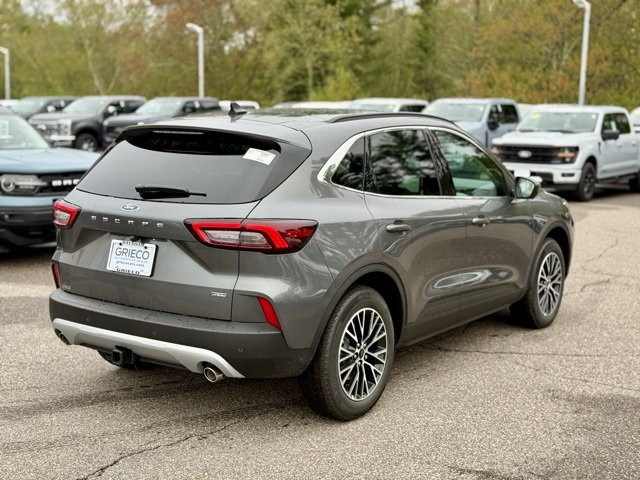2025 Ford Escape Plug-In Hybrid photo 3