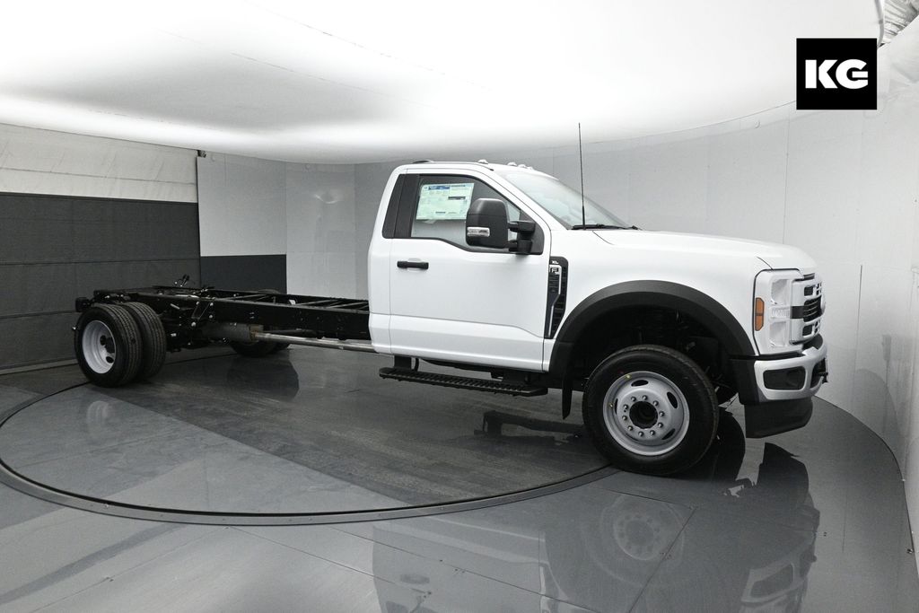 2025 Ford F-550 Super Duty Chassis Cab XL's photo