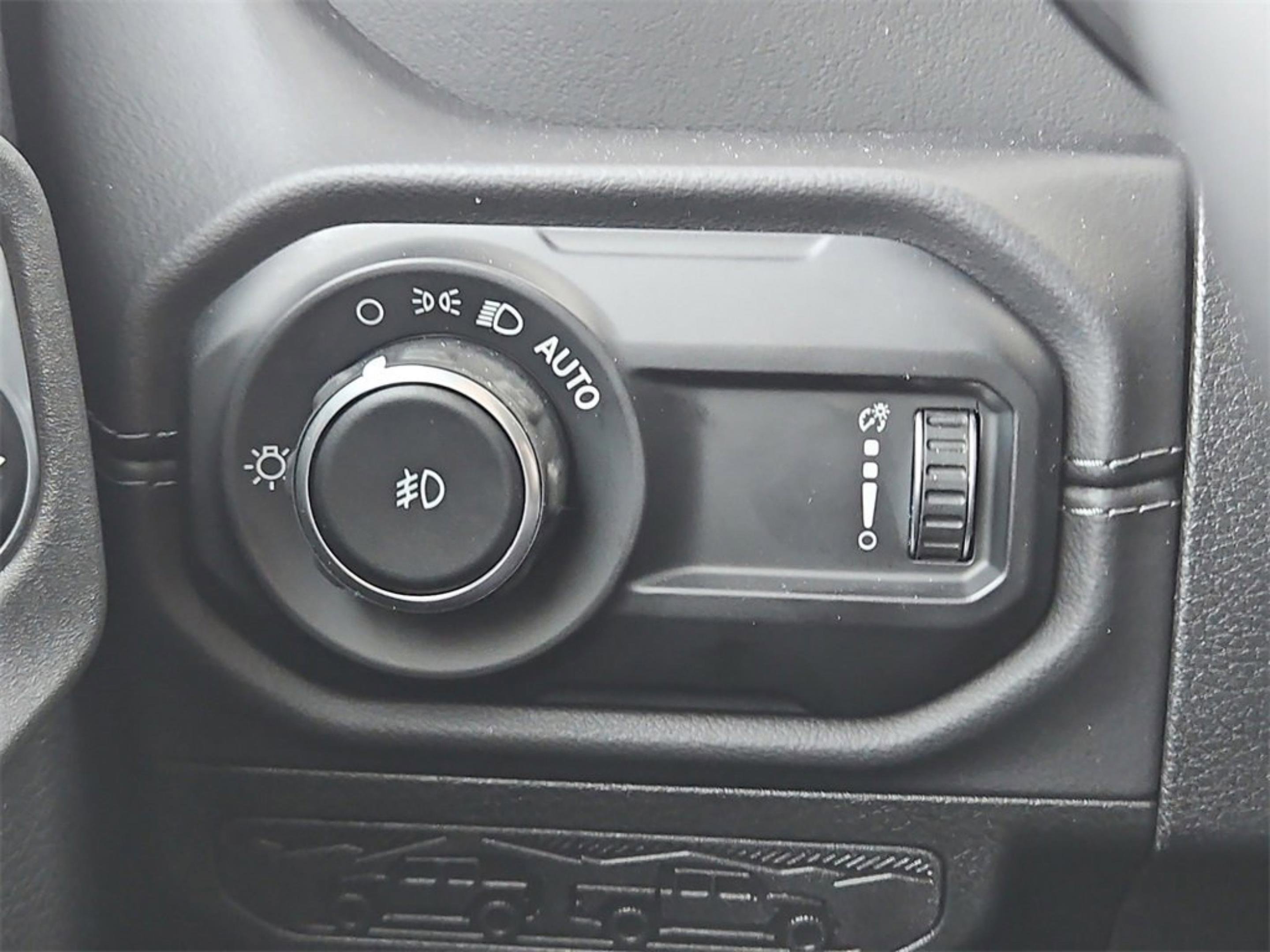 2025 Jeep Wrangler Sahara photo 14