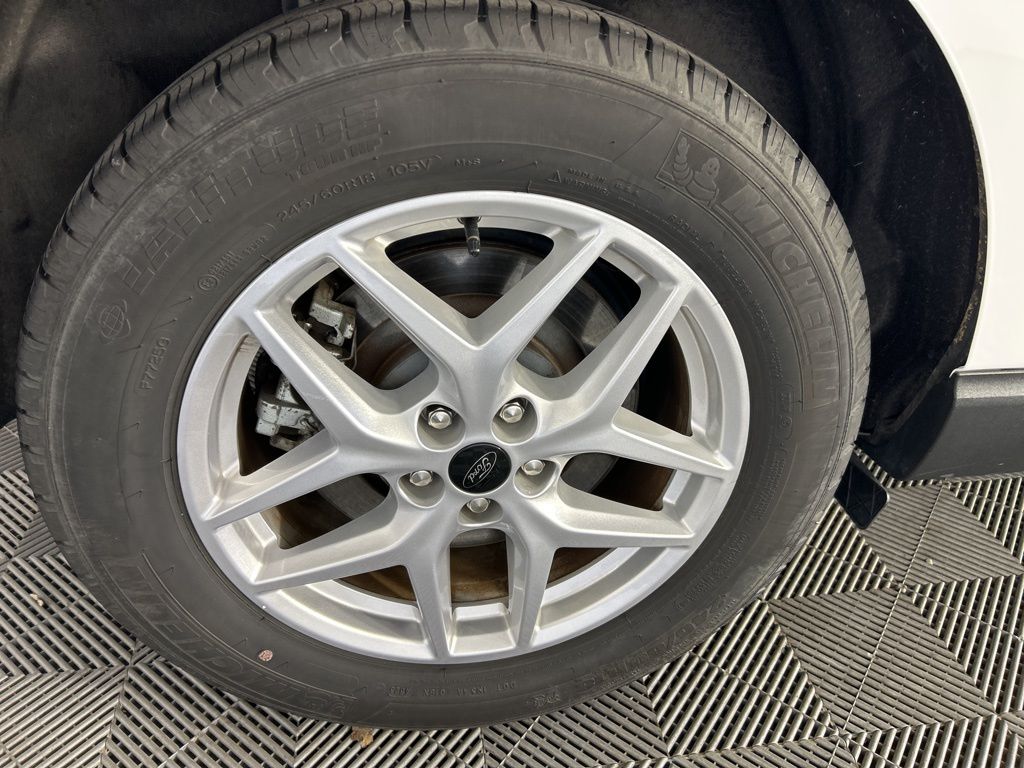 2024 Ford Edge SEL photo 3
