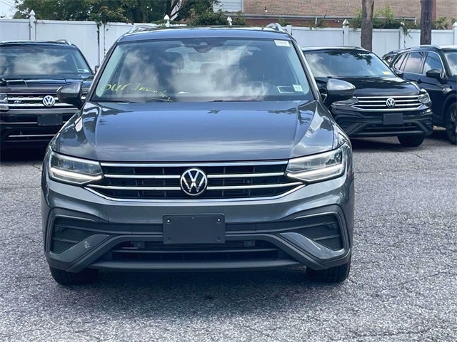 2023 Volkswagen Tiguan SE photo 3