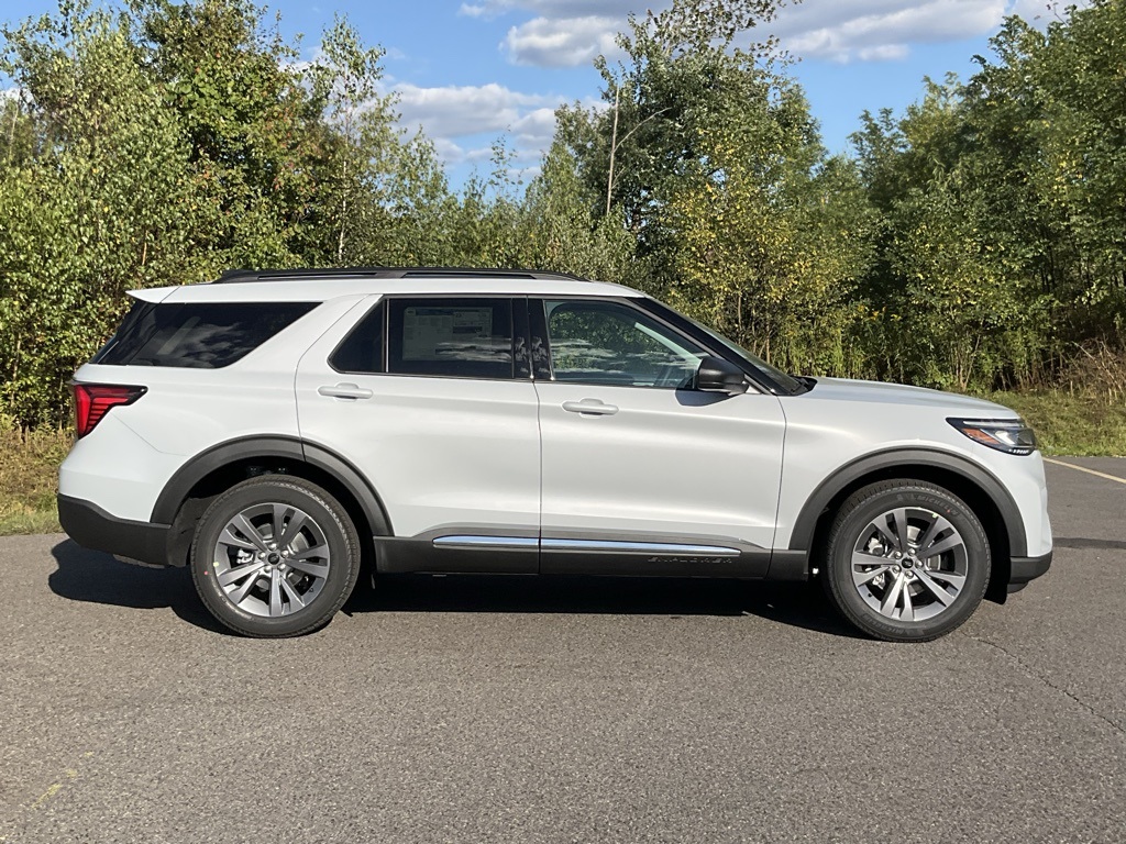 2025 Ford Explorer photo 24
