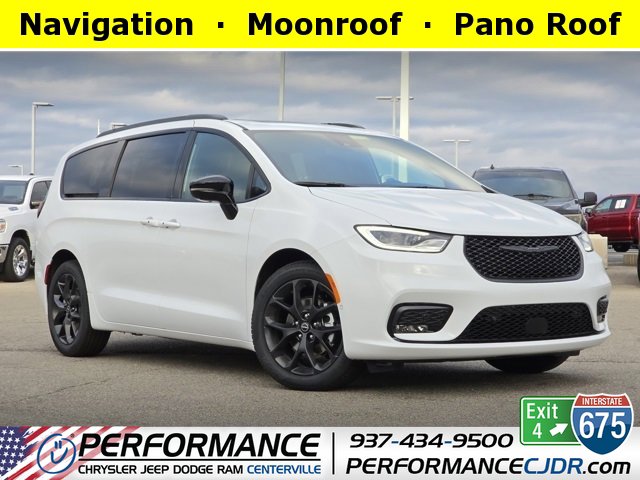 2026 Chrysler Pacifica Limited's photo