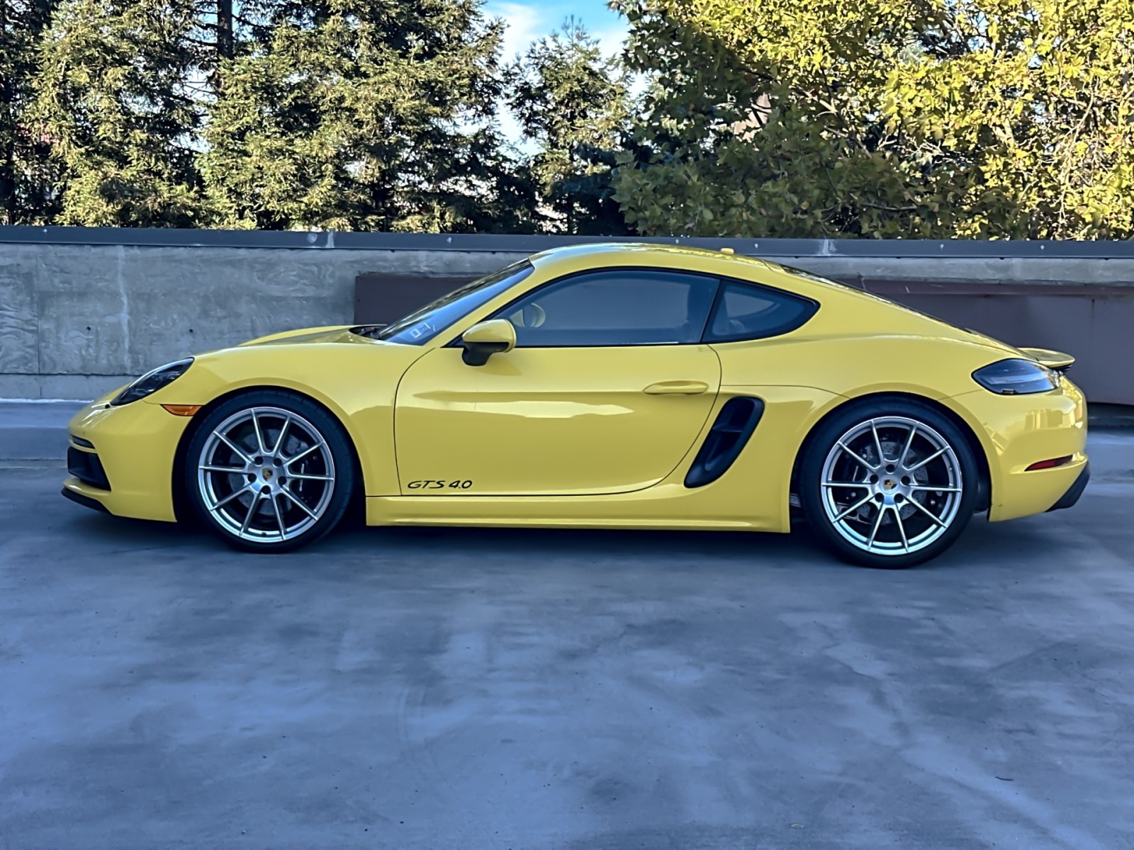 2025 Porsche Cayman GTS 4.0 photo 2