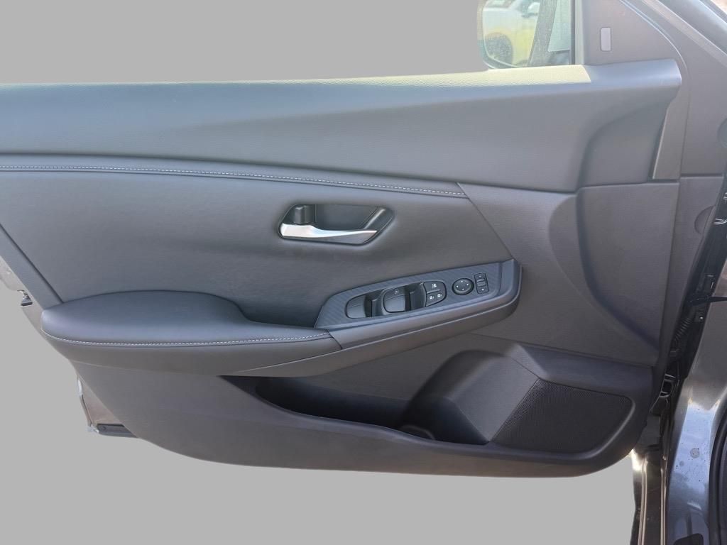 2025 Nissan Sentra SV photo 14