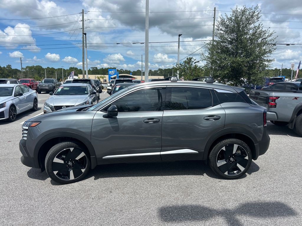 2026 Nissan Kicks SR photo 3