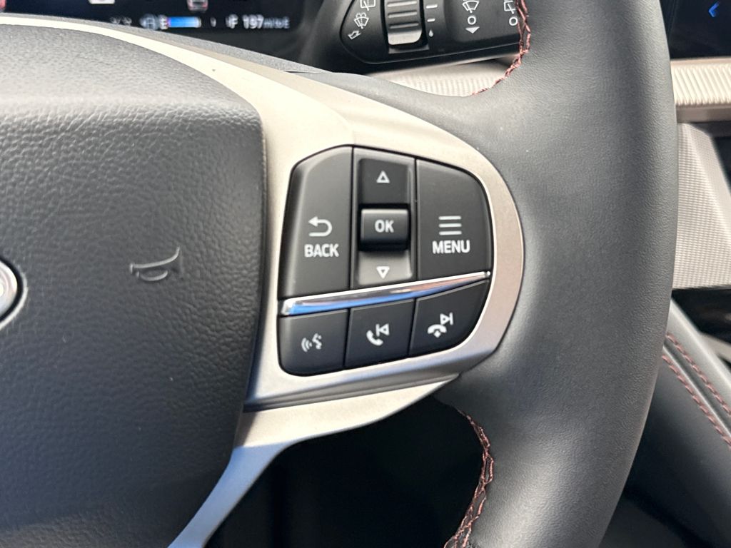 2025 Ford Explorer photo 18