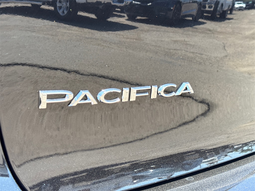 2025 Chrysler Pacifica photo 12