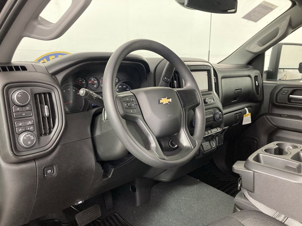 2025 Chevrolet Silverado 2500HD Custom photo 12