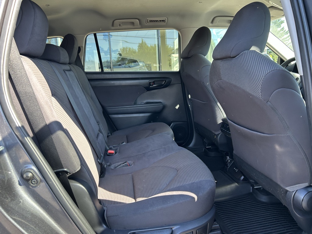 2022 Toyota Highlander L photo 28