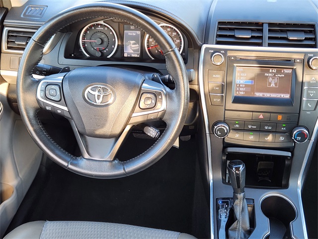 2015 Toyota Camry SE photo 25