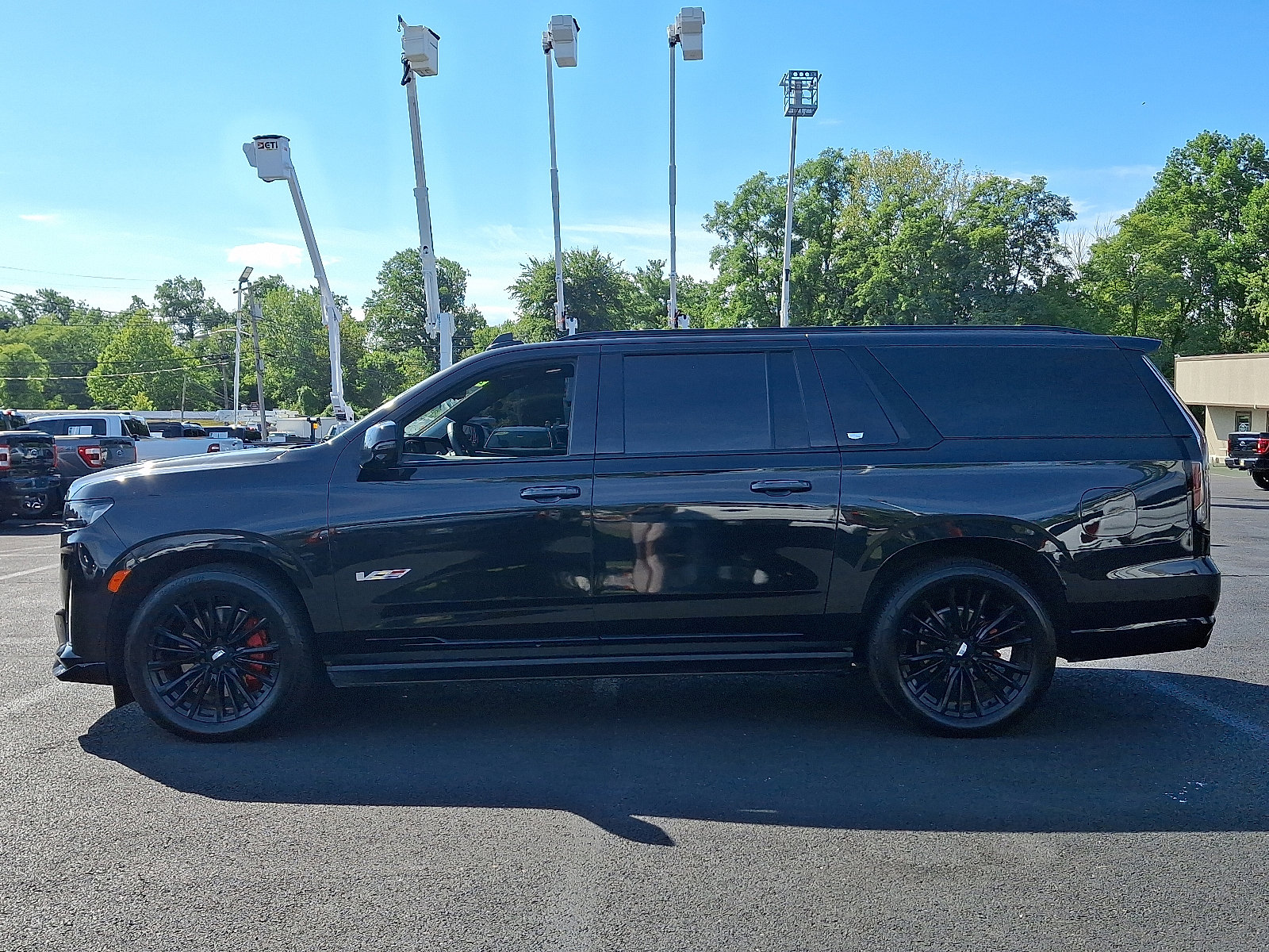 2024 Cadillac Escalade ESV V-Series photo 3