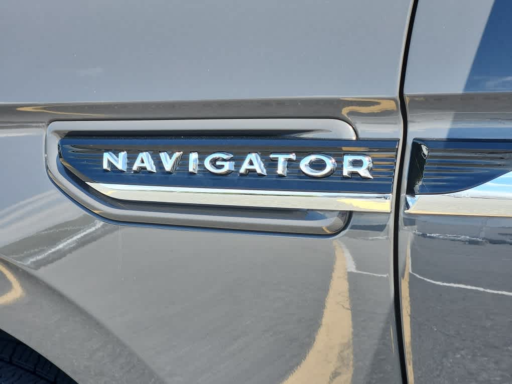 2022 Lincoln Navigator Black Label photo 23