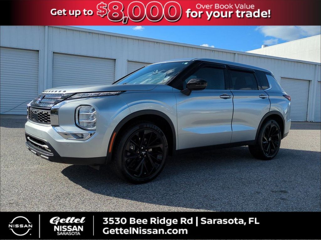 2022 Mitsubishi Outlander Black Edition's photo