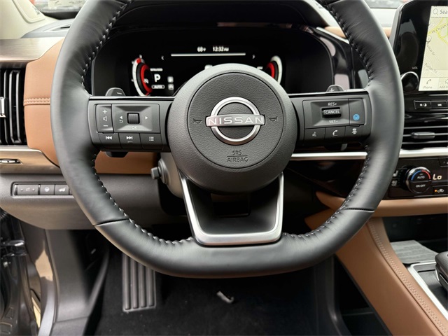 2025 Nissan Pathfinder Platinum photo 19