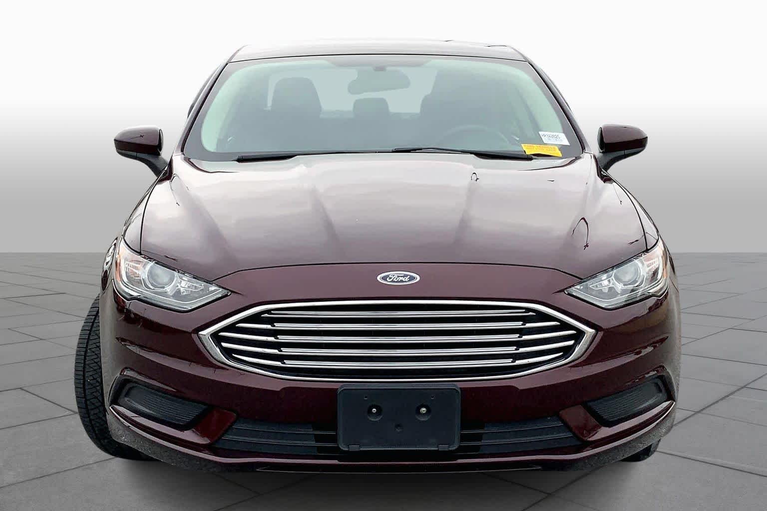 2017 Ford Fusion SE photo 3
