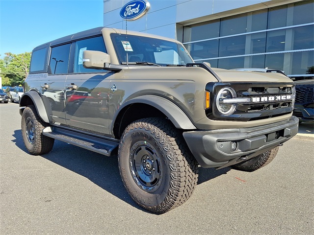 2025 Ford Bronco Outer Banks photo 2