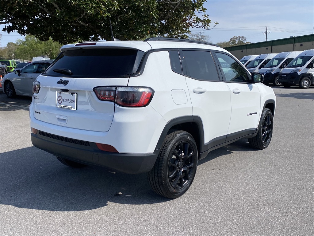 2025 Jeep Compass Latitude photo 3