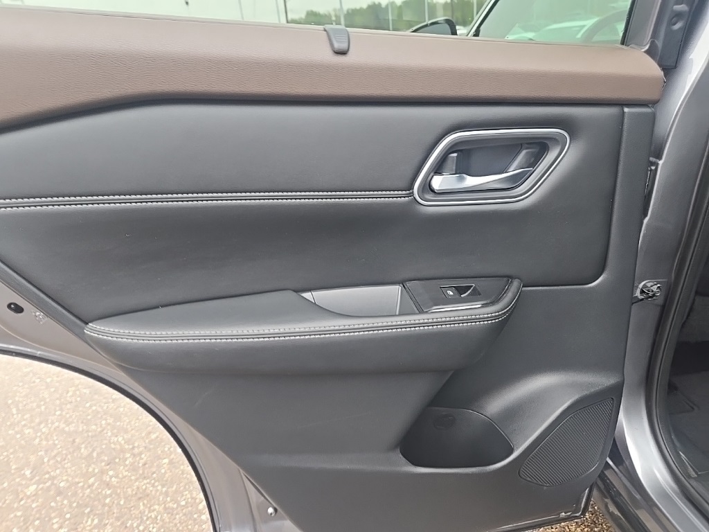 2021 Nissan Rogue SV photo 30