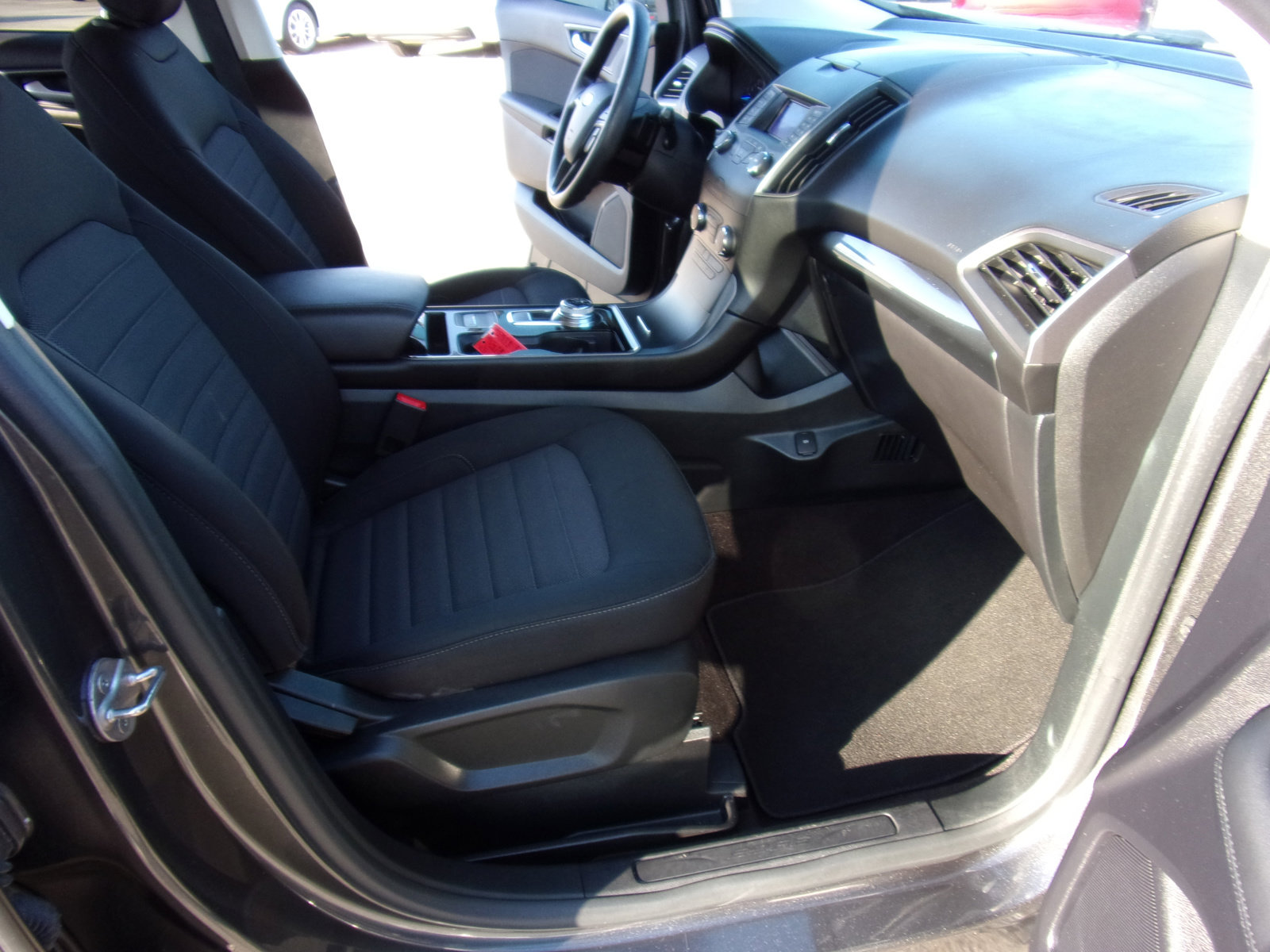 2019 Ford Edge SE photo 18