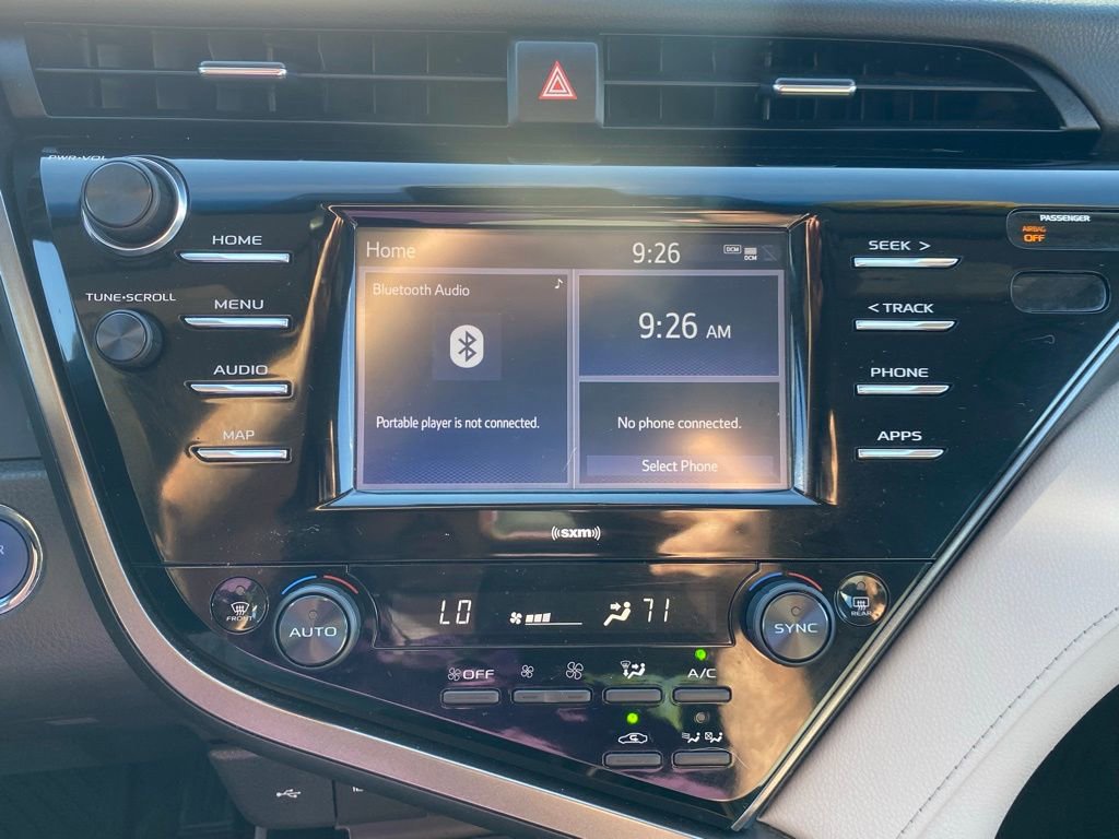 2020 Toyota Camry Hybrid LE photo 17