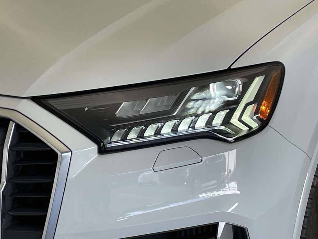2021 Audi Q7 55 Prestige photo 15
