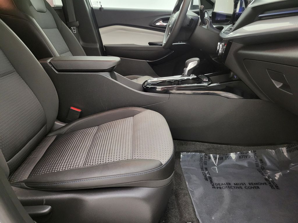 2024 Chevrolet Trax LT photo 23