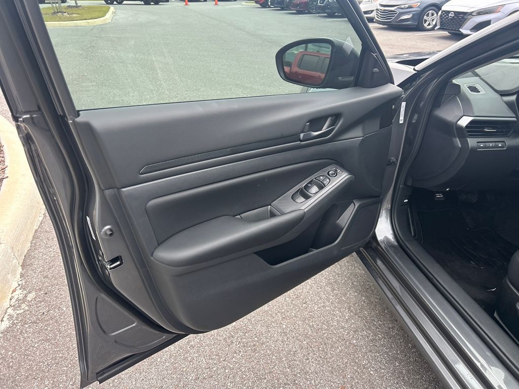 2025 Nissan Altima 2.5 S photo 13