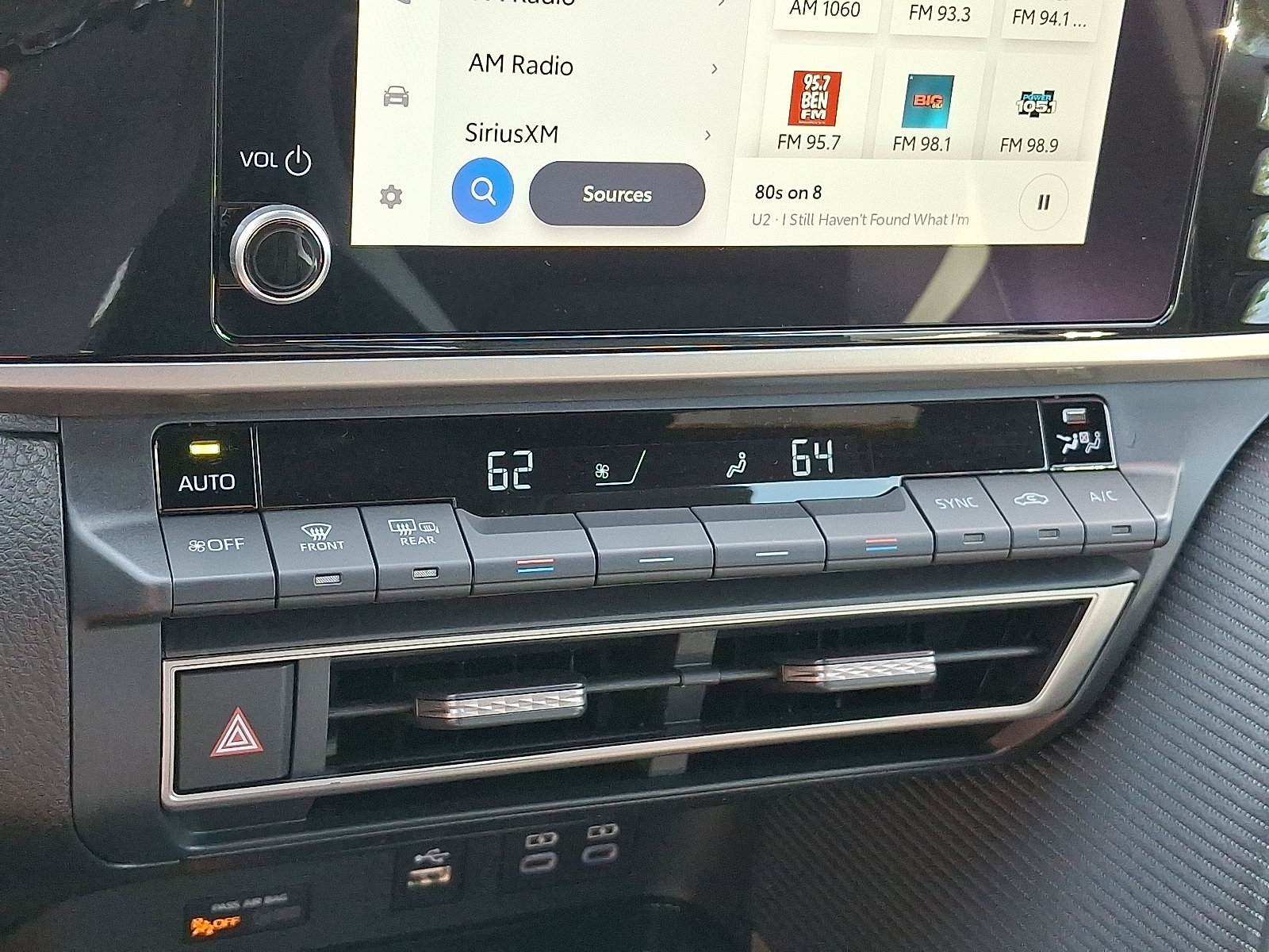 2025 Toyota Camry SE photo 12