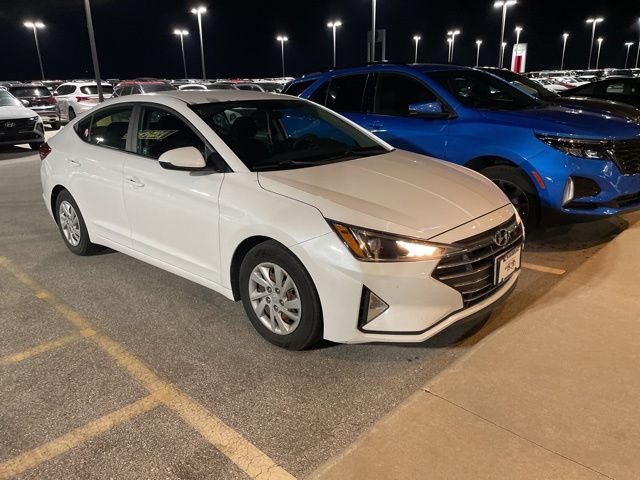 2019 Hyundai Elantra SE's photo