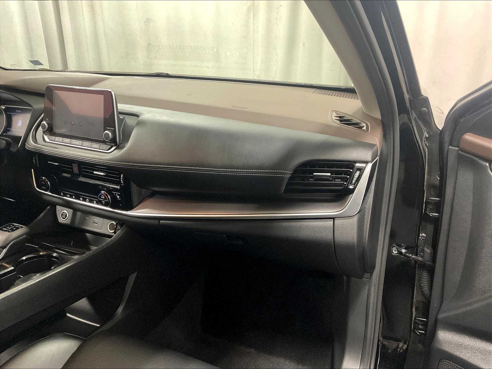 2022 Nissan Rogue SV photo 13